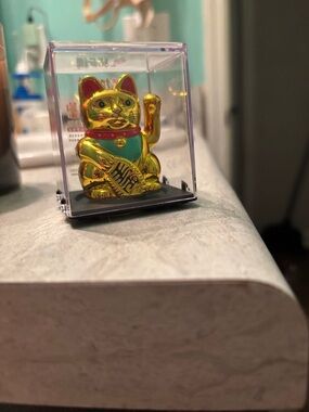 Gold Maneki Neko Lucky Cat Figurine